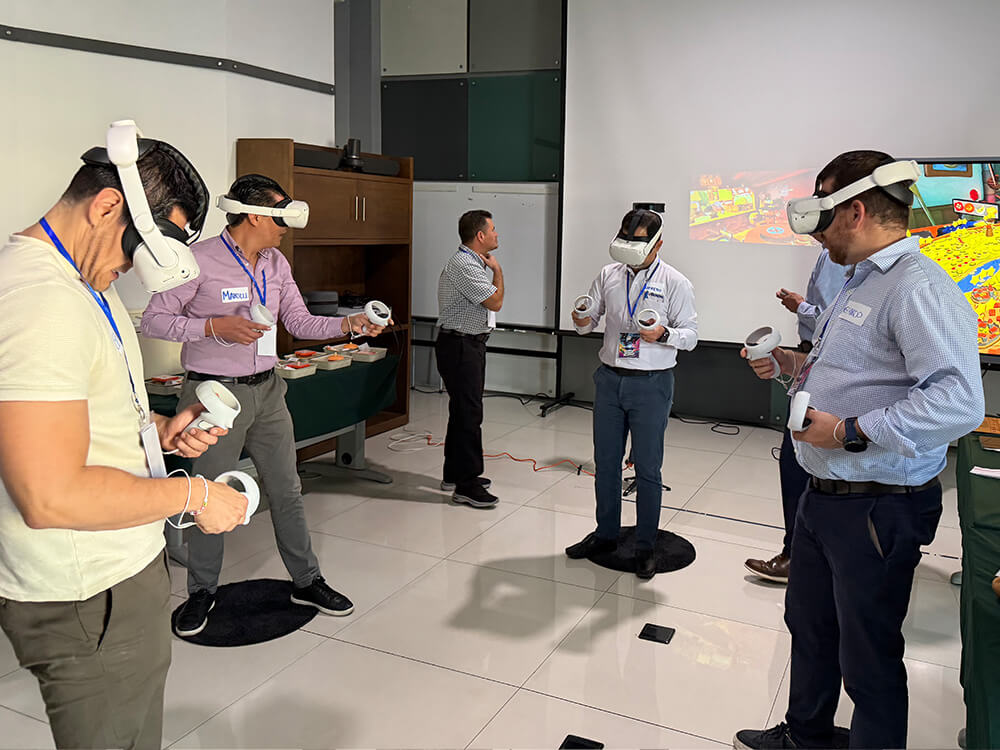 Equipo trabajando en mesa
